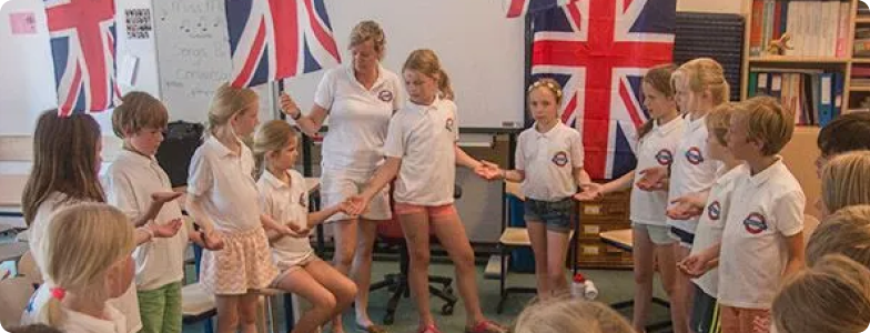 Engels leren op een leuke en leerzame manier tijdens een zomerkamp in Nederland. Engels leren was nog nooit zo leuk!