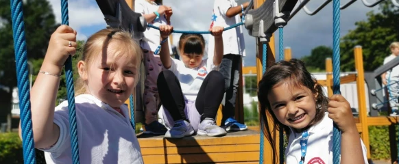 Engels leren op een leuke en leerzame manier tijdens een zomerkamp in Nederland. Engels leren was nog nooit zo leuk!