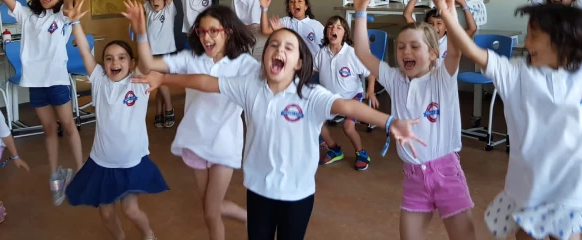 Engels leren op een leuke en leerzame manier tijdens een zomerkamp in Nederland. Engels leren was nog nooit zo leuk!